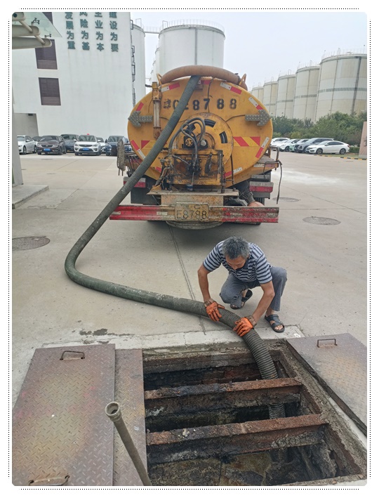 昌洒镇隔油池清掏