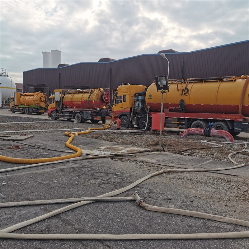 昌洒镇污水池清理